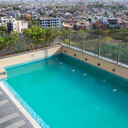 Hyatt Place Jaipur Malviya Nagar Екстериор снимка Swimming pool at the hotel
