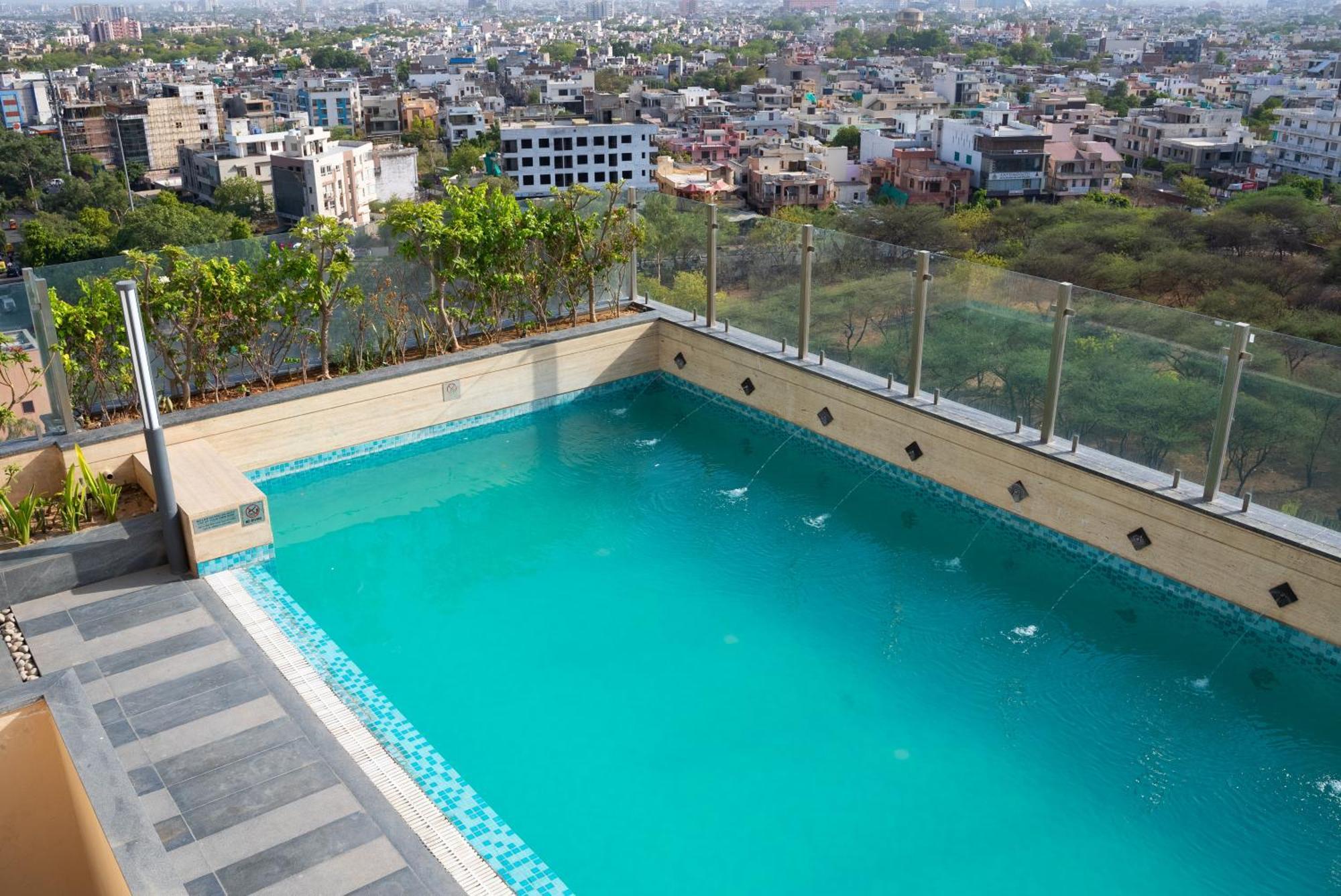 Hyatt Place Jaipur Malviya Nagar Екстериор снимка Swimming pool at the hotel